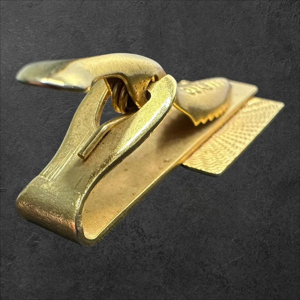 HTF Kinney Co Dexter Shoe Co Tie Clip‎ Mens Gold Tone Enamel Factory Building